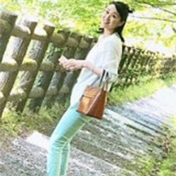 クリスタルサラ先生